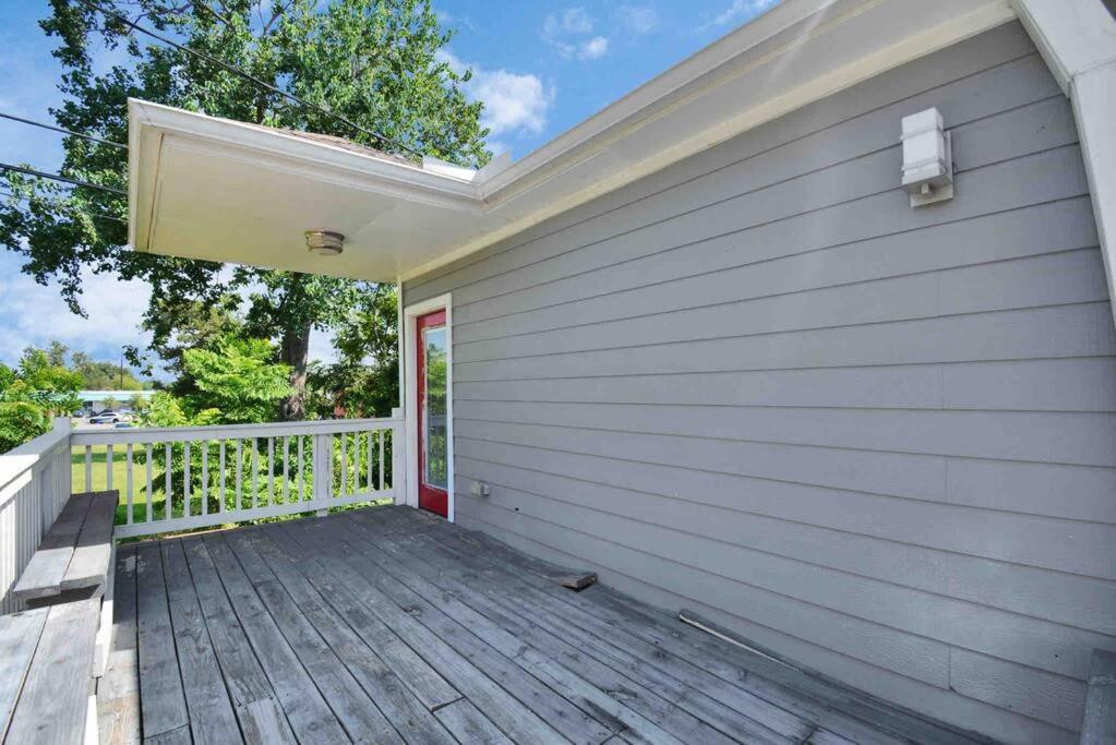 Yellow Gem: Cozy Views & Proximity Apartment *