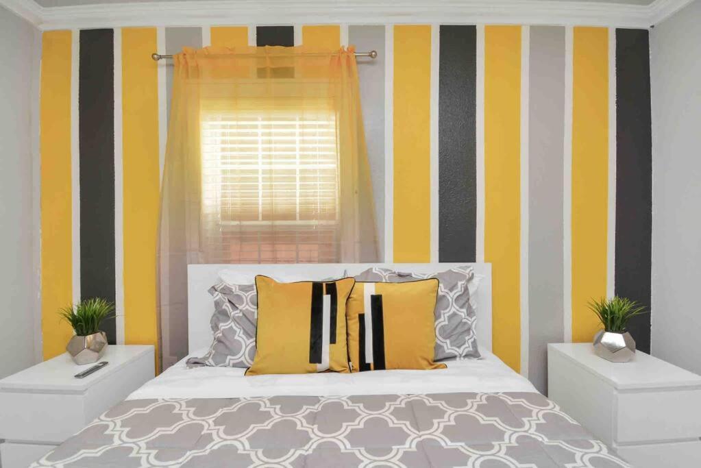 Yellow Gem: Cozy Views & Proximity Apartment *