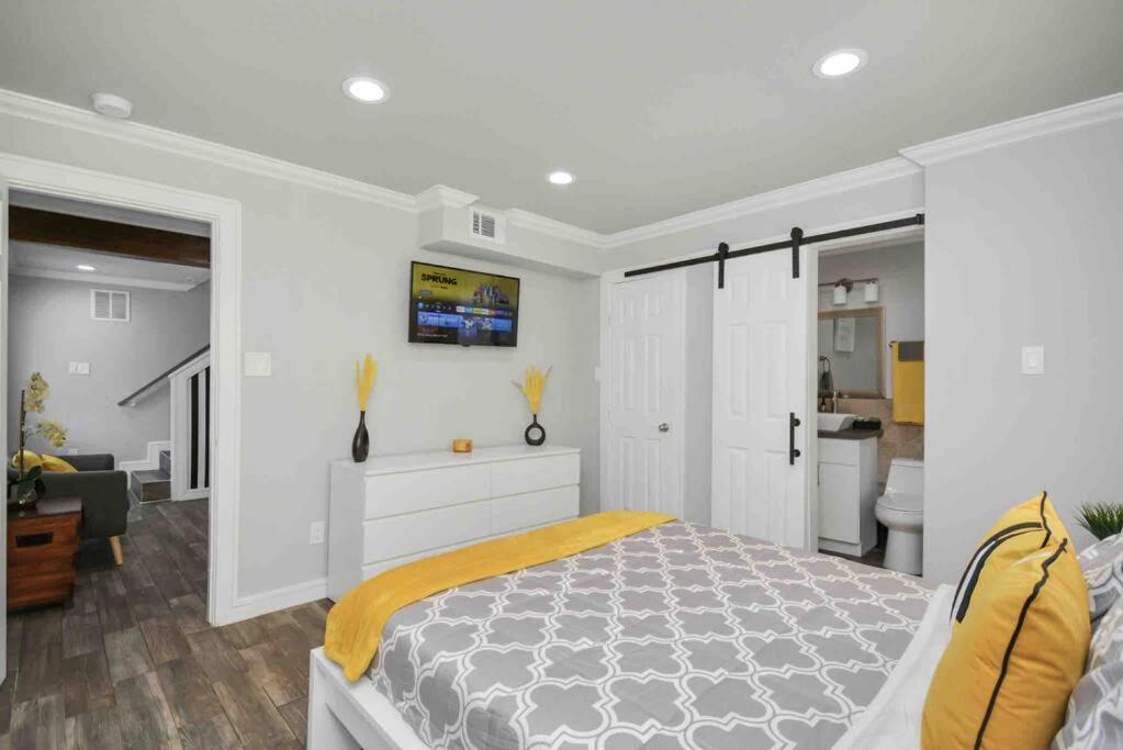 Yellow Gem: Cozy Views & Proximity Apartment Houston